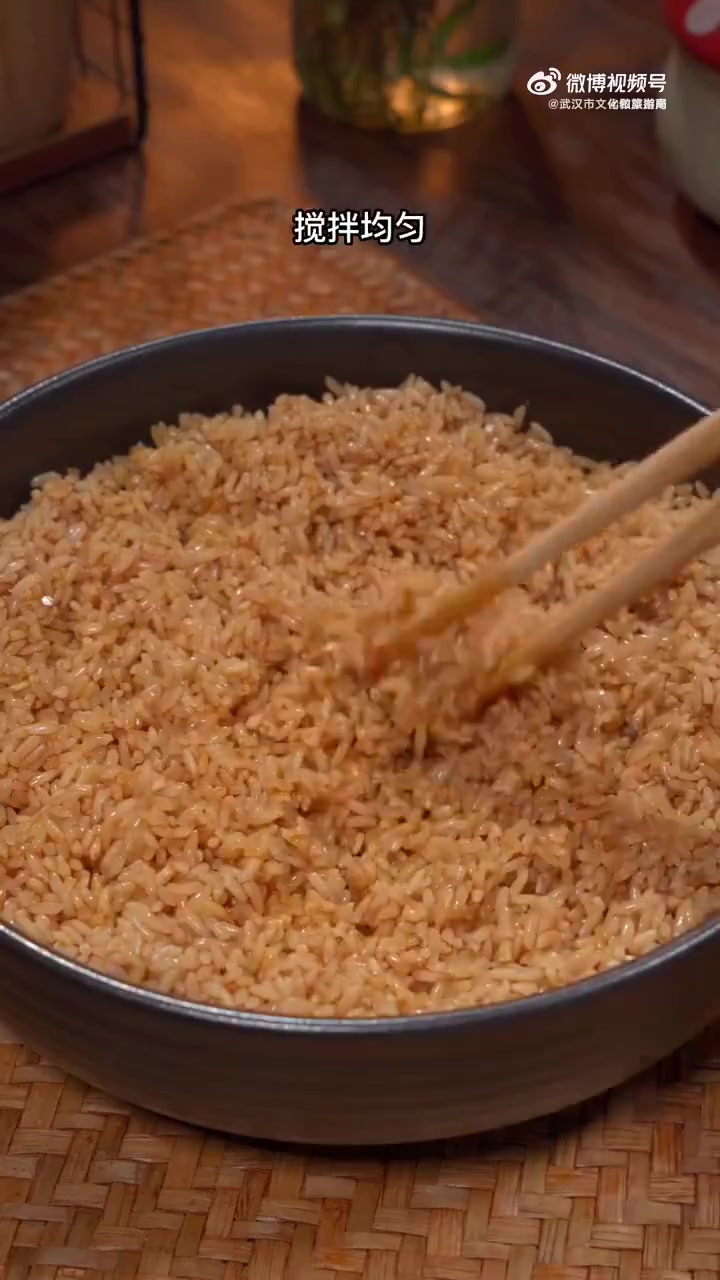 这才是糯米蒸排骨的家常做法，不腥不柴，咸香软糯，全家人抢着吃