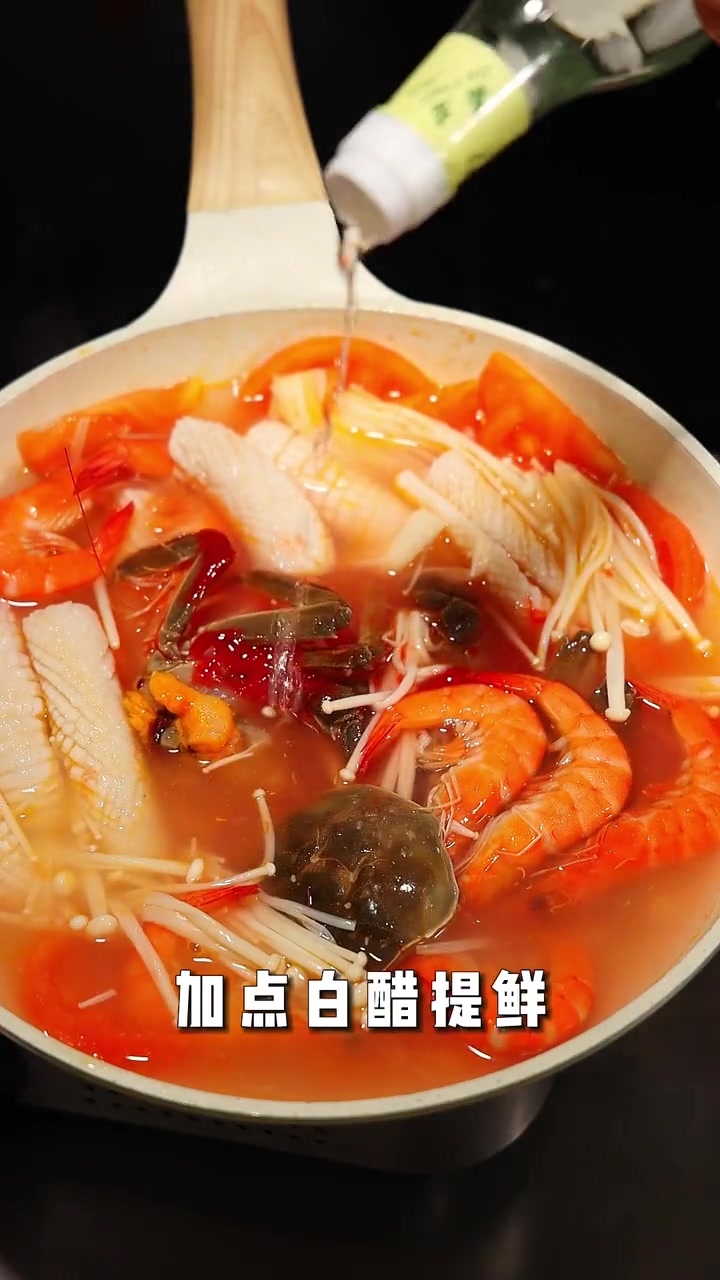 冬天喝上一口冬阴功汤实在是幸福，简易版的“冬阴功”快学起来～