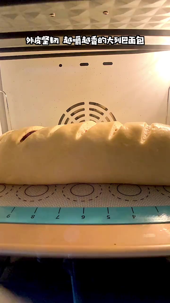 你有没有试过外皮坚韧，越嚼越香的大列巴面包，而且一看就会