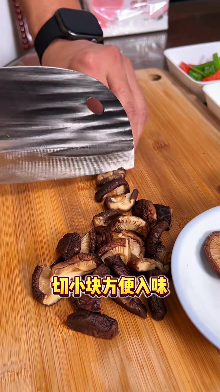 香菇滑鸡，应该是鸡肉最好吃的做法！一定要学会，巨巨巨下饭！孩子老爱吃了