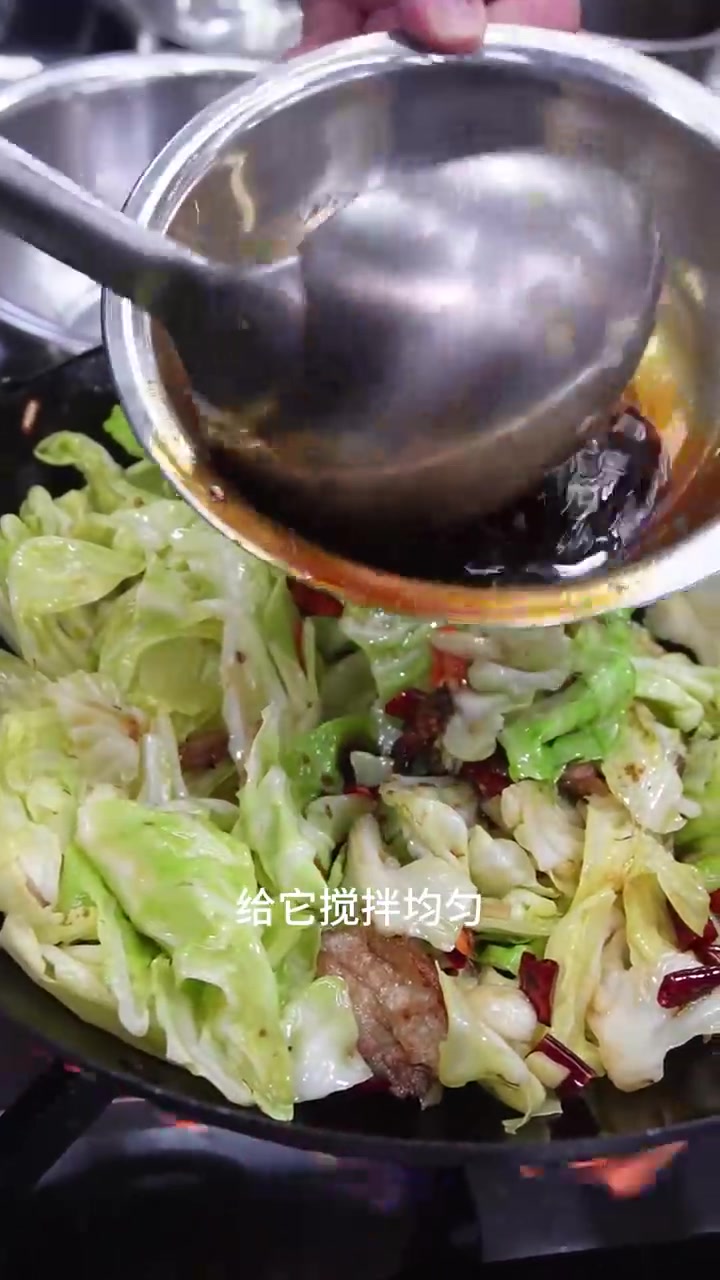 经典小炒，手撕包菜，这个味就是不一样，做法简单，方便，适合家庭操作的同时，口味也是板正里很