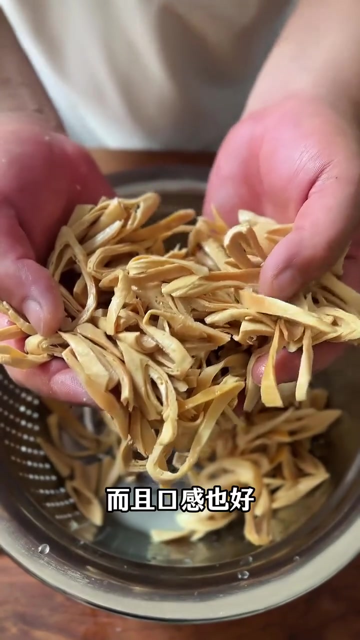 要说最好吃的凉菜，凉拌豆笋必须排在前面，跟我学解锁夏日素菜新吃法
