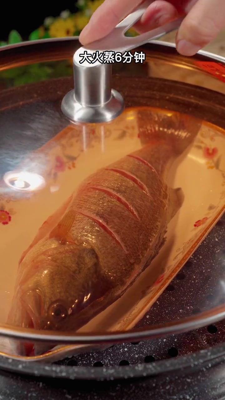 清蒸鲈鱼的做法，鲈鱼这样做肉质鲜嫩