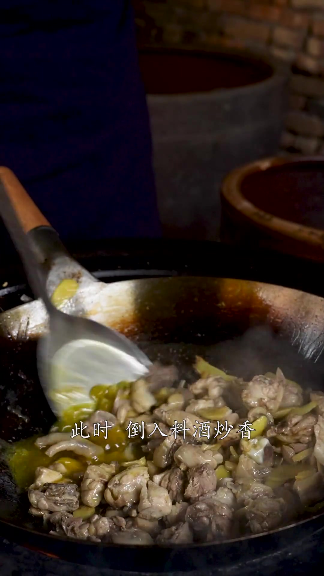 湖南人心中的老姜炒鸡可以干八碗饭！