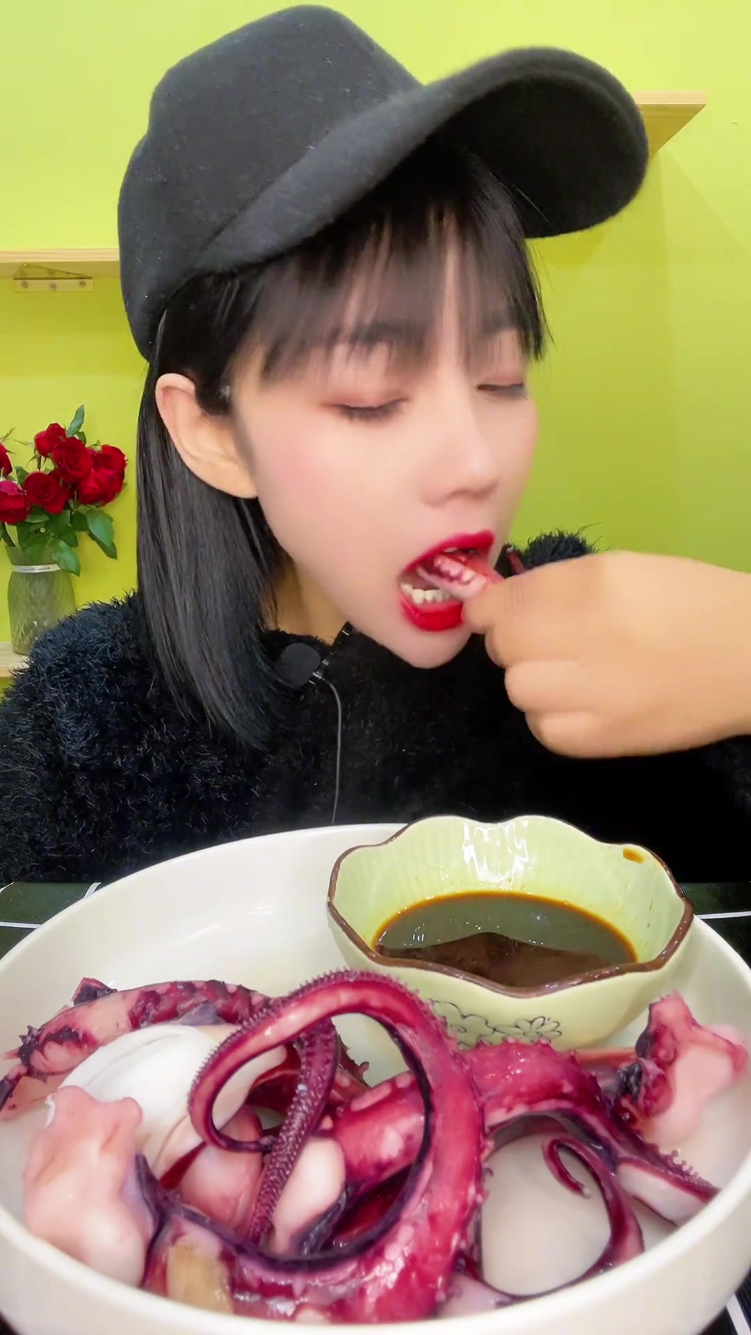 芥末章鱼,口感紧致,外皮脆口,里面鲜嫩,来点芥末,好吃!