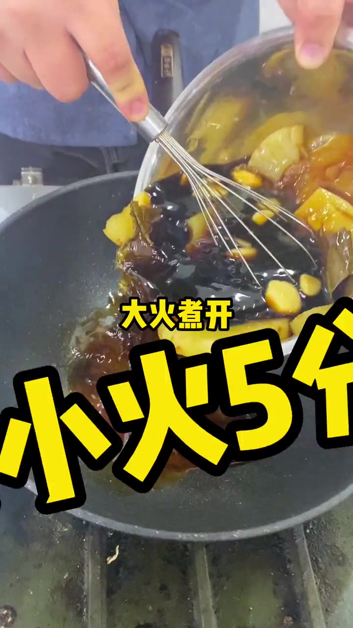 韩式烤肉蘸料中的天花板酸甜蘸肉汁，有了它吃再多肉都不腻，蘸82年的鞋底子都香