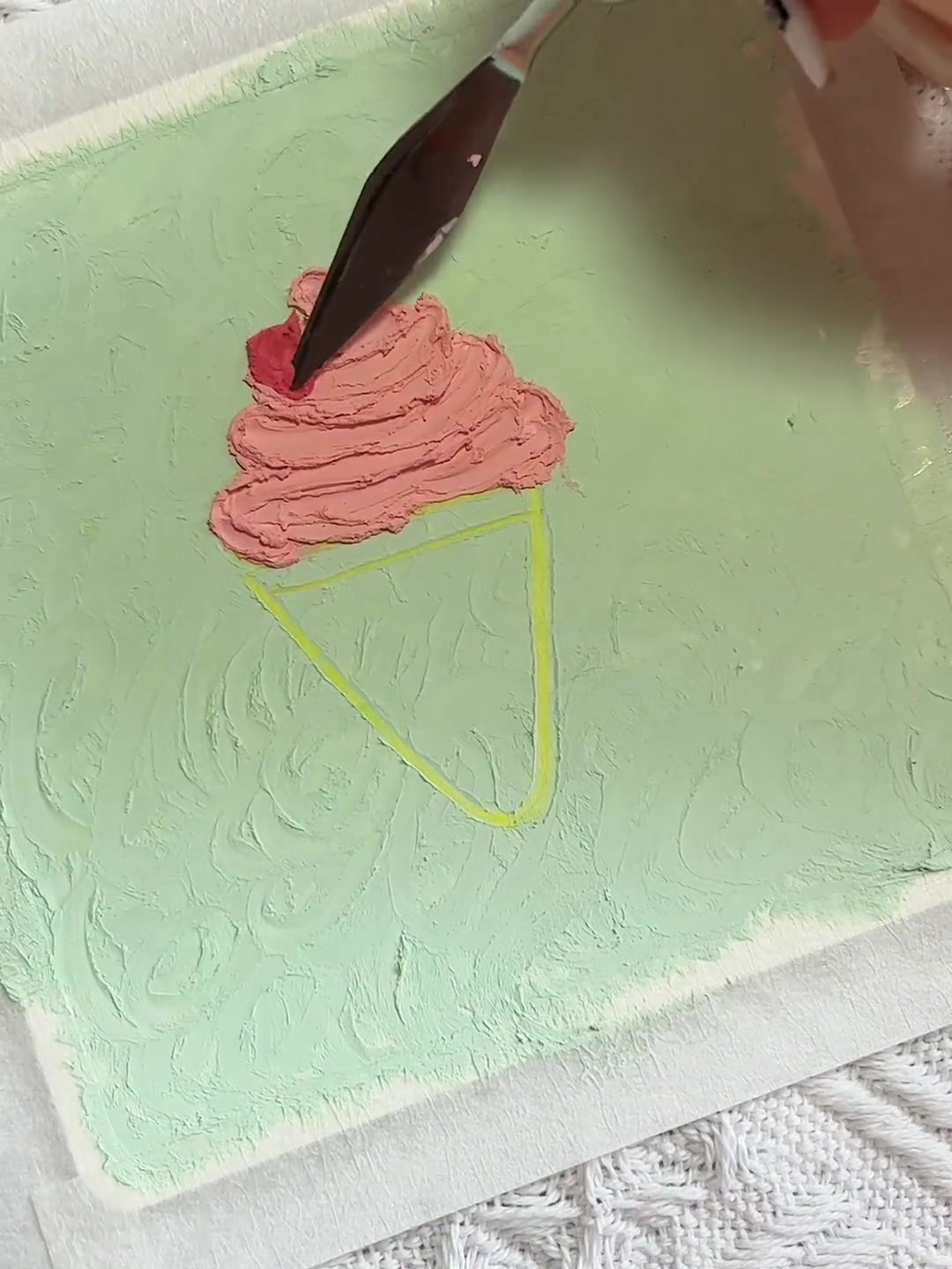 零基础也能画!油画棒绘出草莓味冰激凌的治愈之美