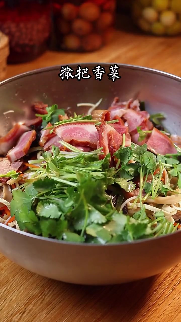 以后想吃熟食店的凉拌菜，就这样在家做吧，下饭又下酒，专治没胃口