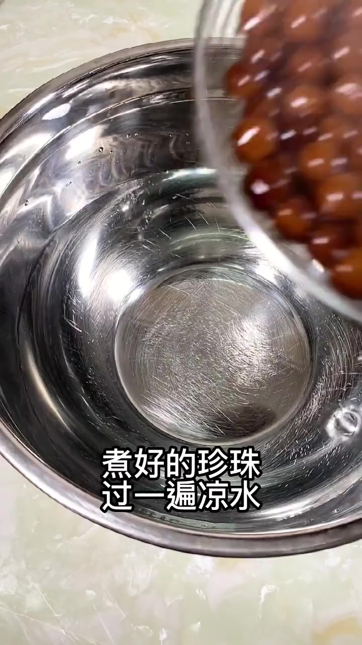 家庭版珍珠奶茶，简单快速还好喝，是真的有牛奶的奶茶喔