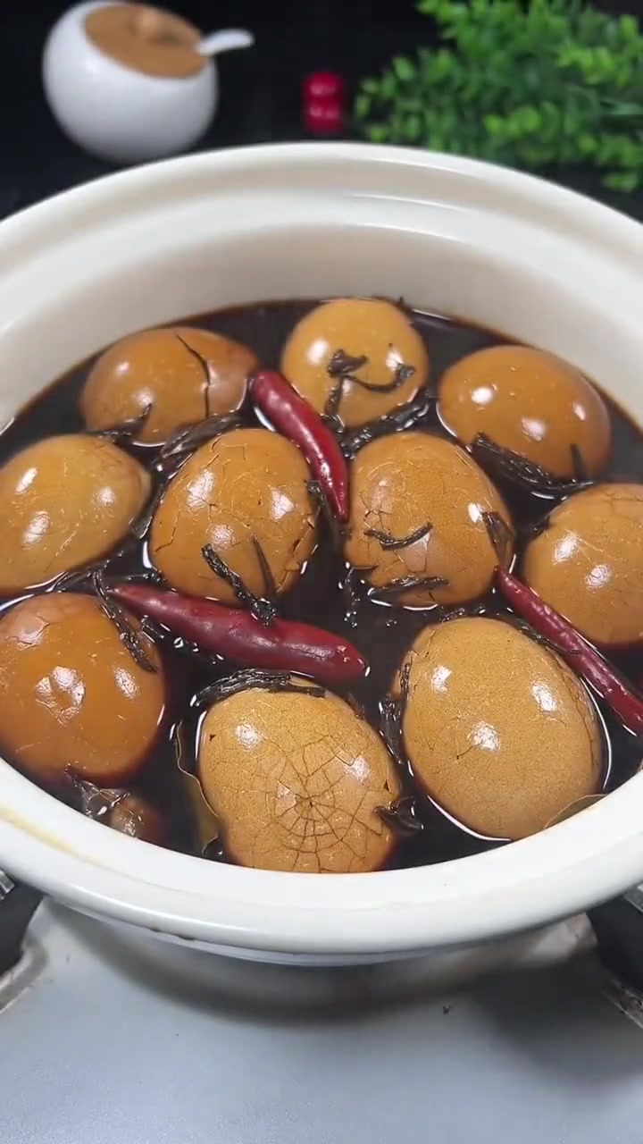 孩子想吃茶叶蛋在家就可以给他卤上一锅，不用出去买