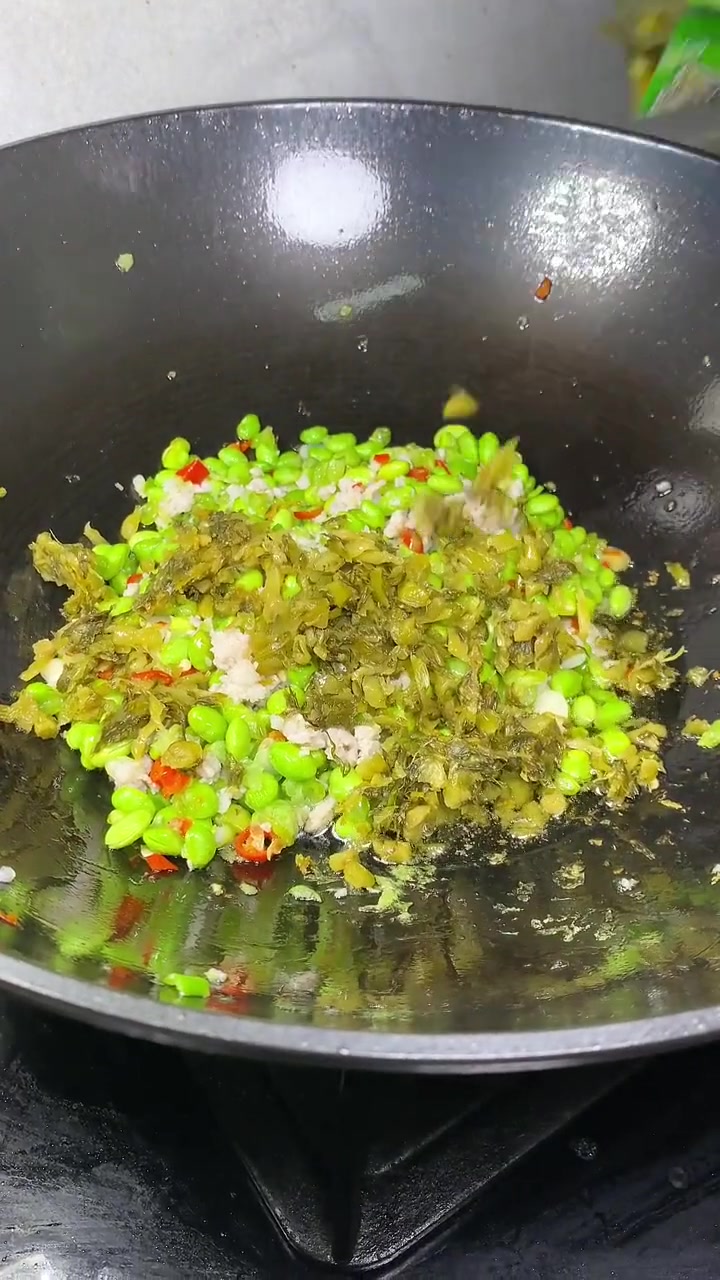 毛豆加雪菜这种炒法你们应该没有吃过吧？学会创新，丰富孩子们的餐桌！