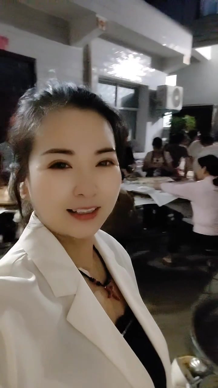你们那里结婚吃饺子吗？吃结婚宴席的饺子格外有味儿喜庆吉祥祝福的味道，祝福一对新人结婚快乐，