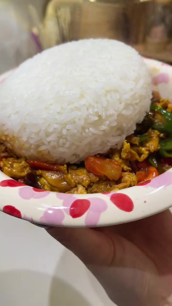 酱炒鸡蛋配米饭