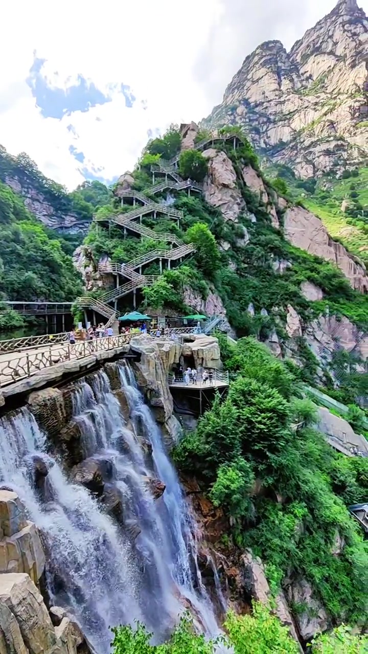 要什么秋天的第一杯奶茶，来漫山花溪谷来个秋天的第一次旅行不香吗？
