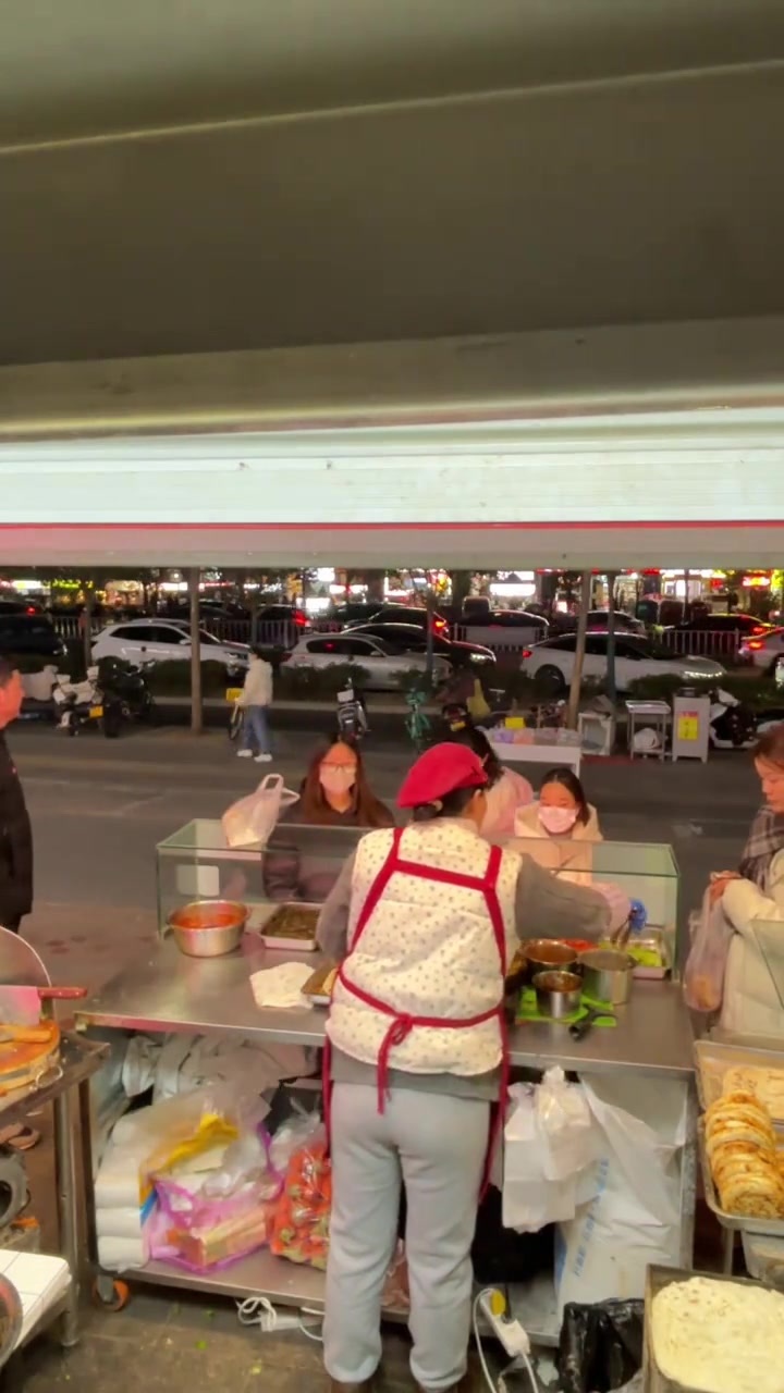 小夫妻的3平烧饼店，年后营业两周渐入佳境