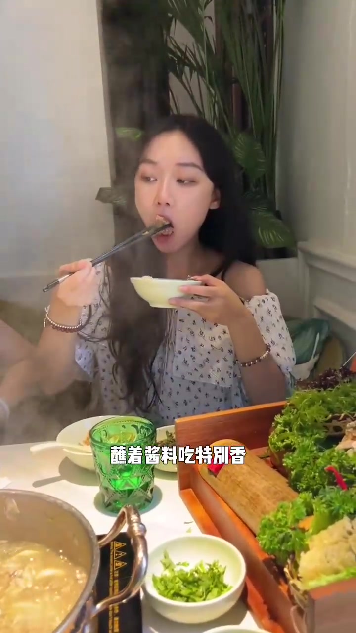 不用飞去海南，在上海也能吃到海南椰子鸡啦