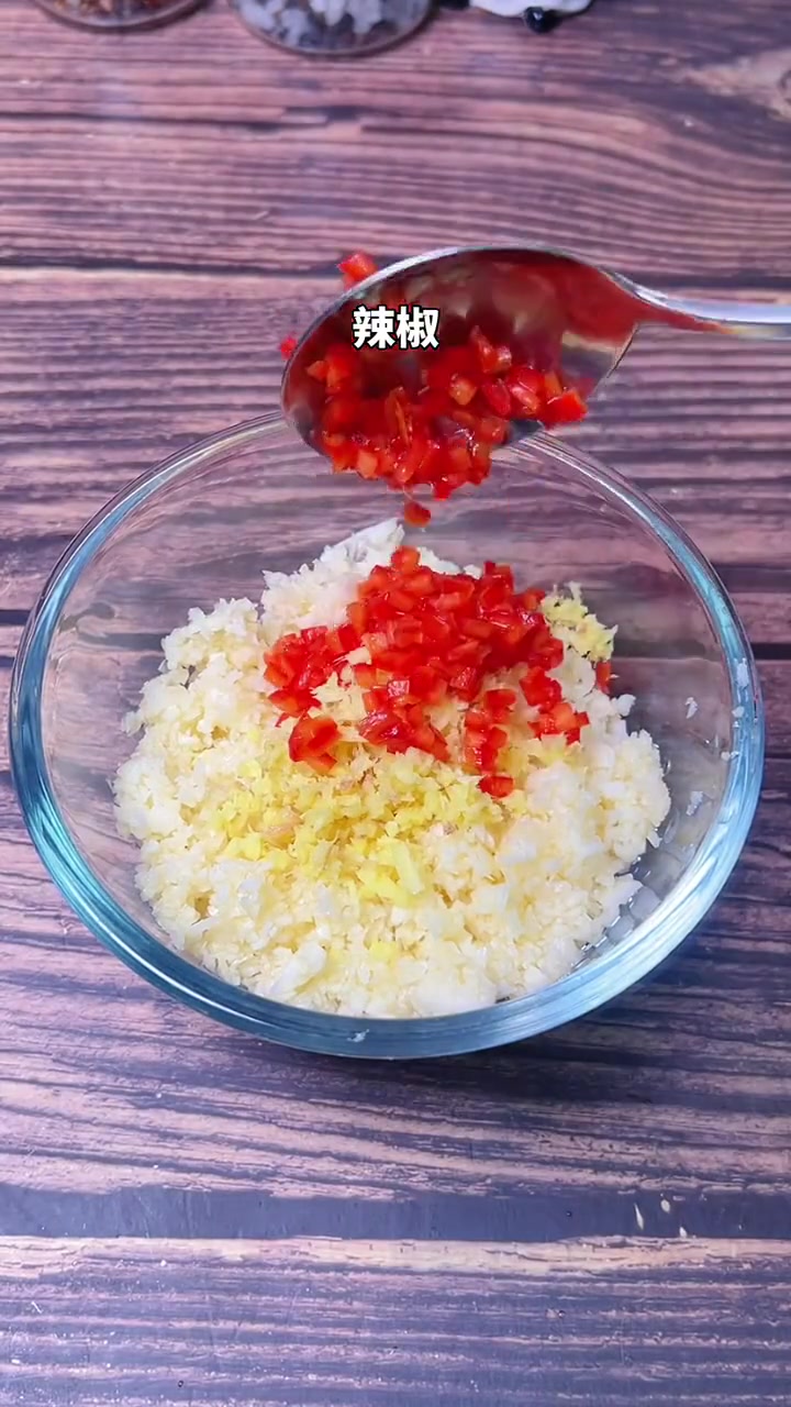 闽南特色，蒜蓉蒸生蚝，简单易做，鲜嫩好吃