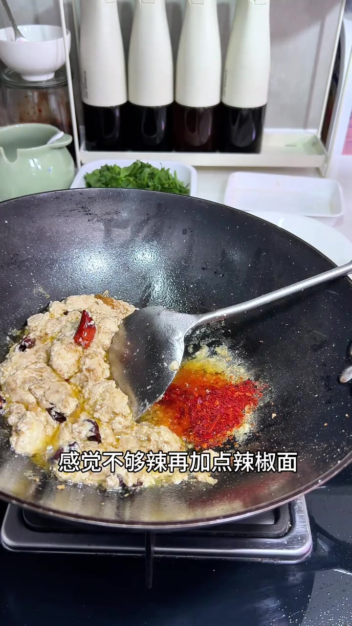 茼蒿菜炒臭豆腐怎么做？霉豆腐吃法，云南下饭菜，你喜欢吃么？