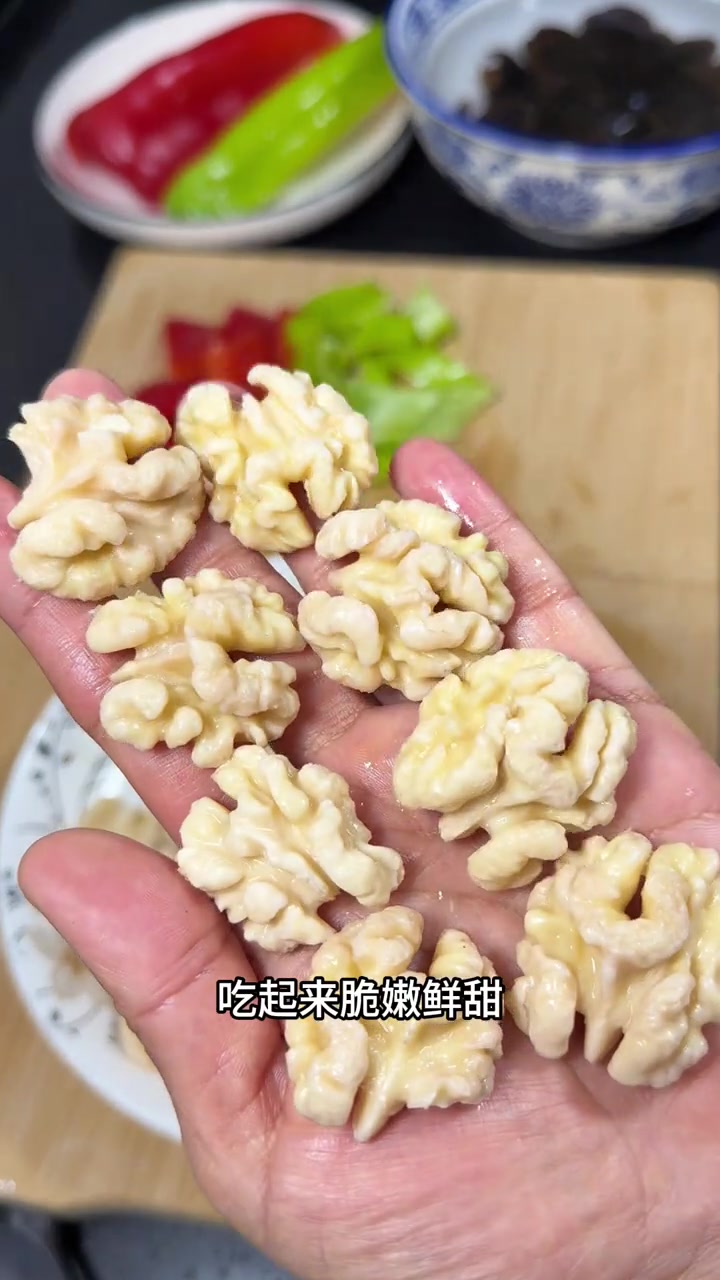 过年必备的精美小凉菜木耳拌桃仁，高端大气，营养健康