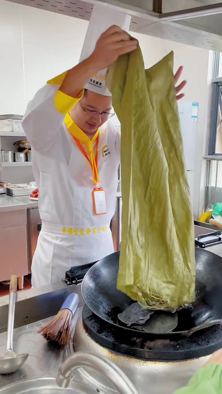 第118集|大家好!我是 厨师学校 的一名老师,我每天都会去班级蹭同学们做的菜,而且一蹭就