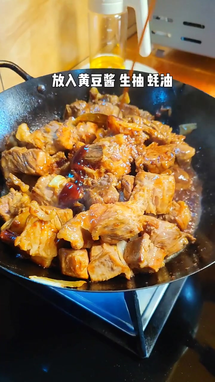 冬至瑞雪，热腾腾的牛肉锅简单又暖心！