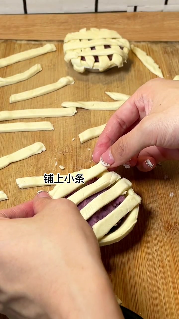 孩子上不了学，在家给他做蛋挞版香芋派