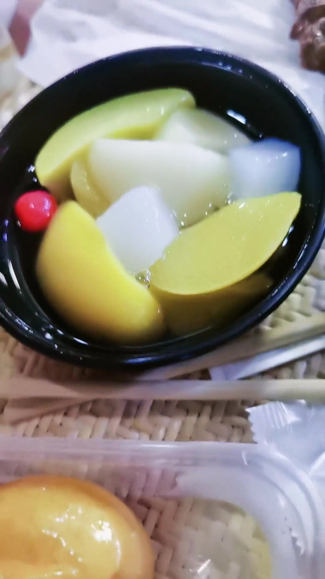 玩一天,请两位帅哥吃红柳羊肉串