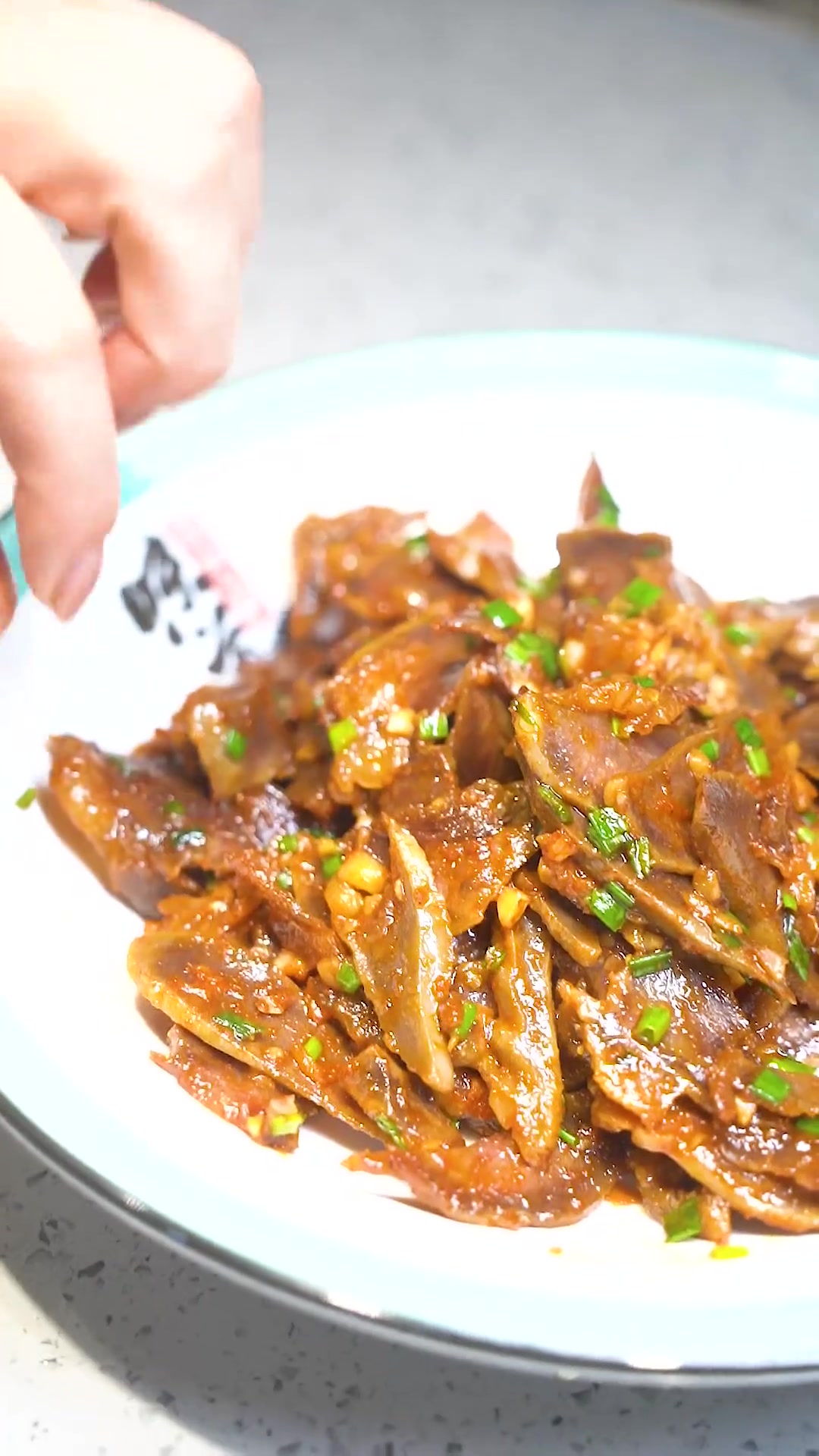 腊猪舌这样炒着吃，配点酒很不错