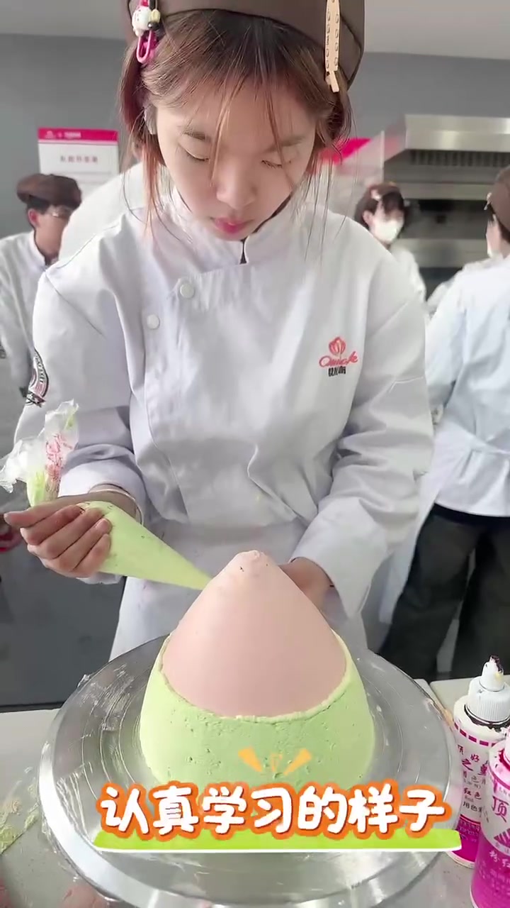 你有梦想,我帮你实现,长春欧米奇烘焙学校提供全面的烘焙培训、蛋糕培训;拥有专业的师资团队,