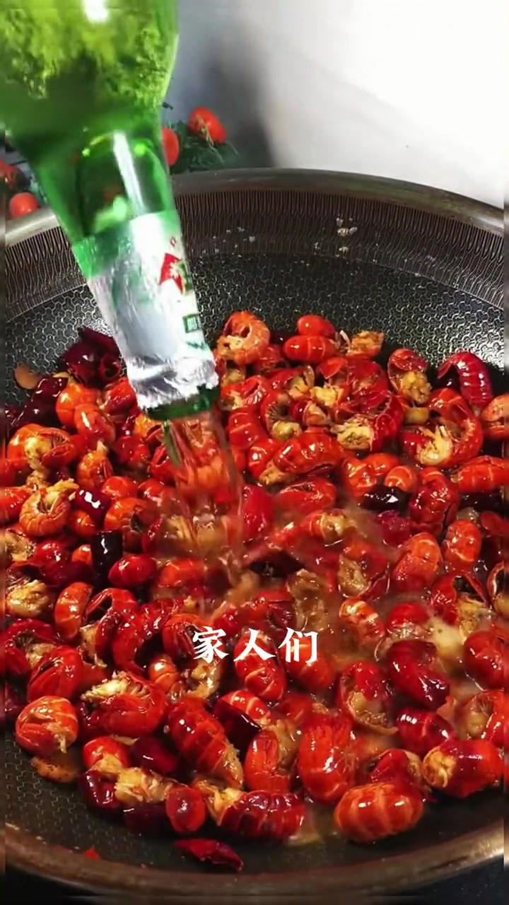 没有龙虾尾的夏天是不完整的，麻辣龙虾尾做法拿走不谢