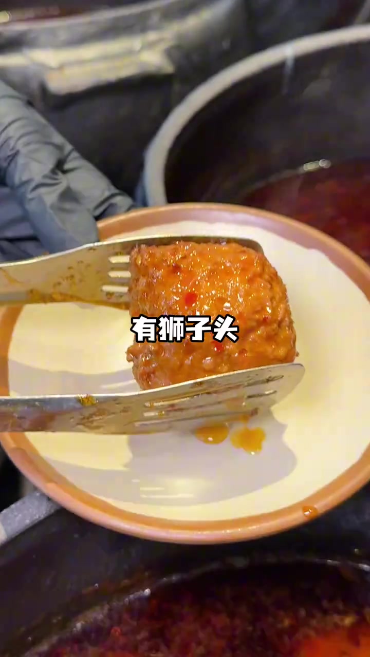 冬天就来上这么一碗热腾腾黏糊糊的砂锅麻酱米线！太爽了