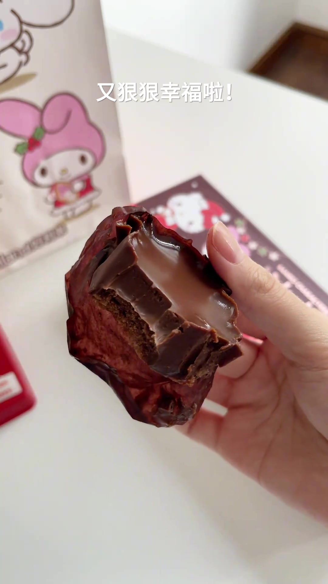 沉浸式体验吃hellokitty蛋糕的快乐
