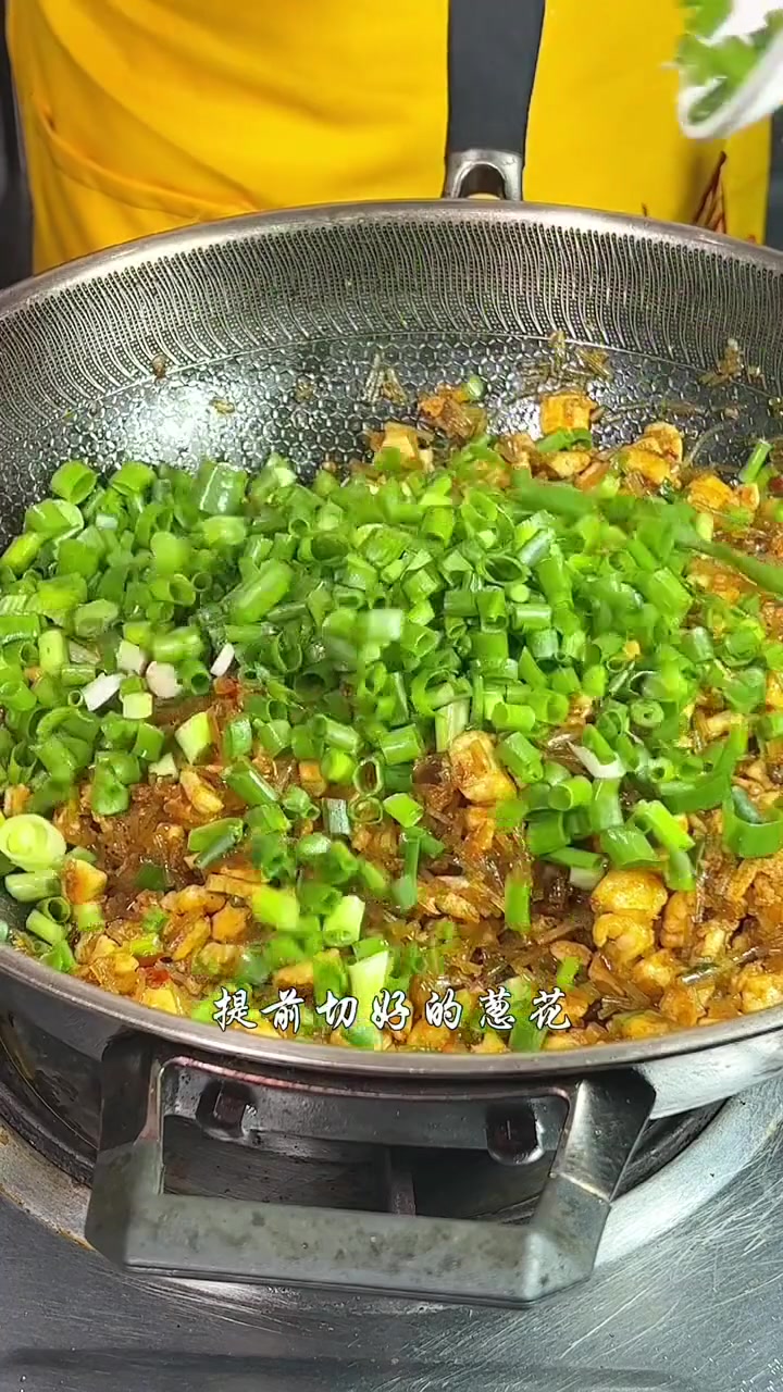 今天晚上吃豆腐粉丝包吧！学会我的做法、包子皮薄馅多还不塌陷！