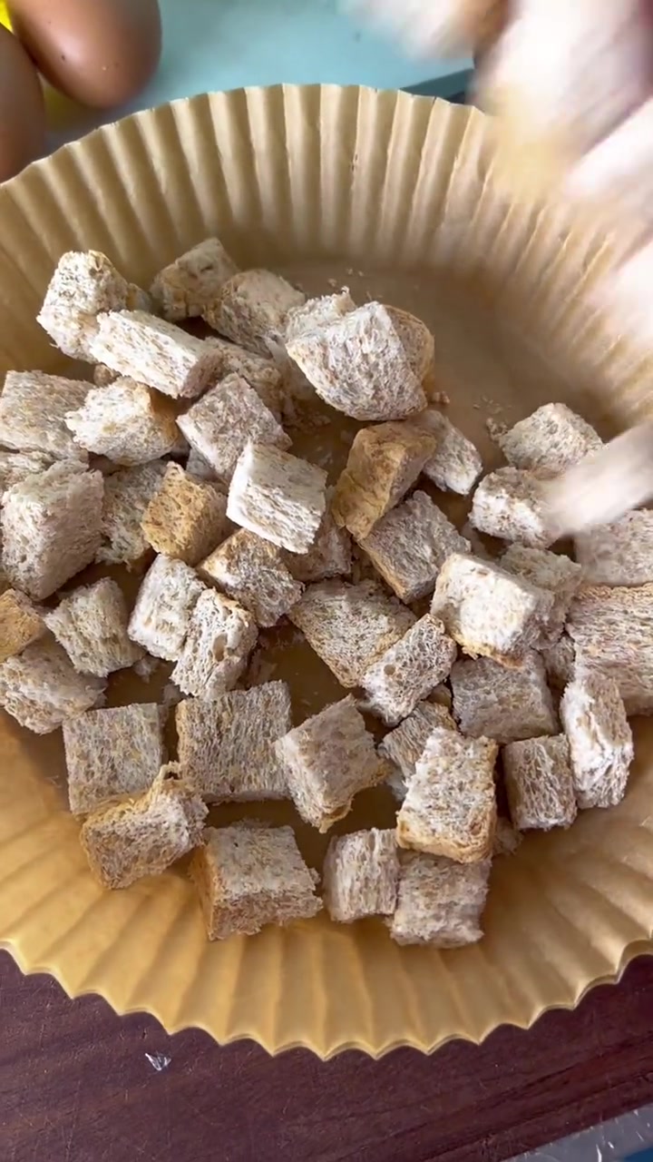 有面包片就能做披萨啦，又宣软又拉丝