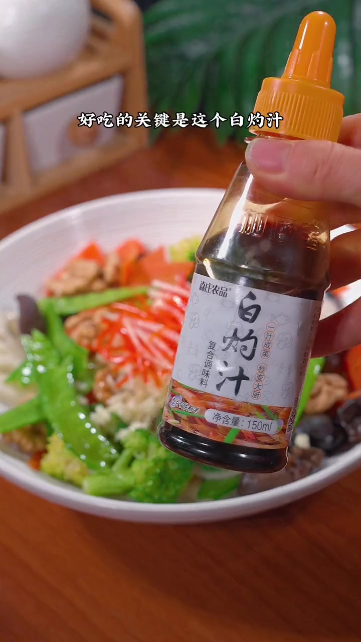 不要天天大鱼大肉了，试试这个白灼素菜大拼盘，清脆爽口又营养