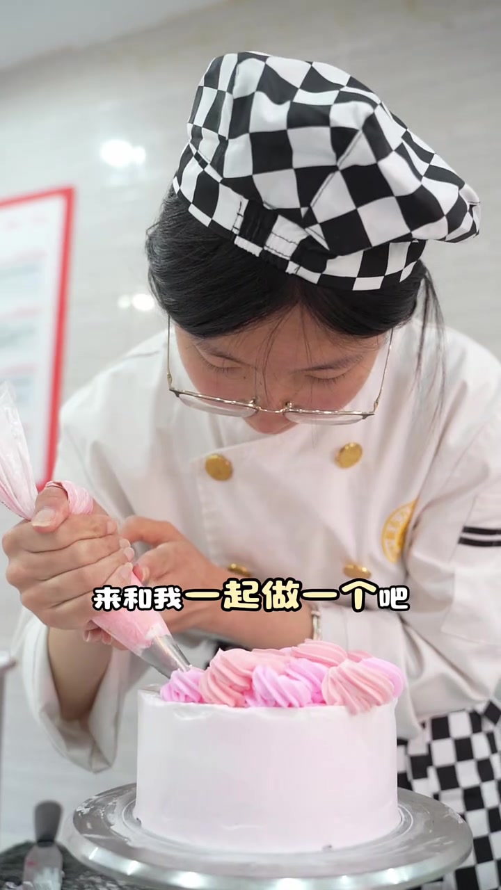 男生VS女生母亲节蛋糕PK!谁能拿捏妈妈的少女心?