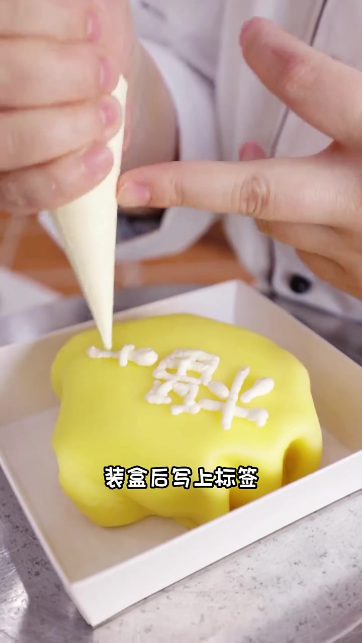 一款不用烤箱也可以做的榴芒蛋糕!太适合春游啦