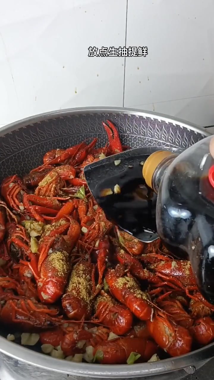 给孩子做了一锅香喷喷的蒜蓉大龙虾