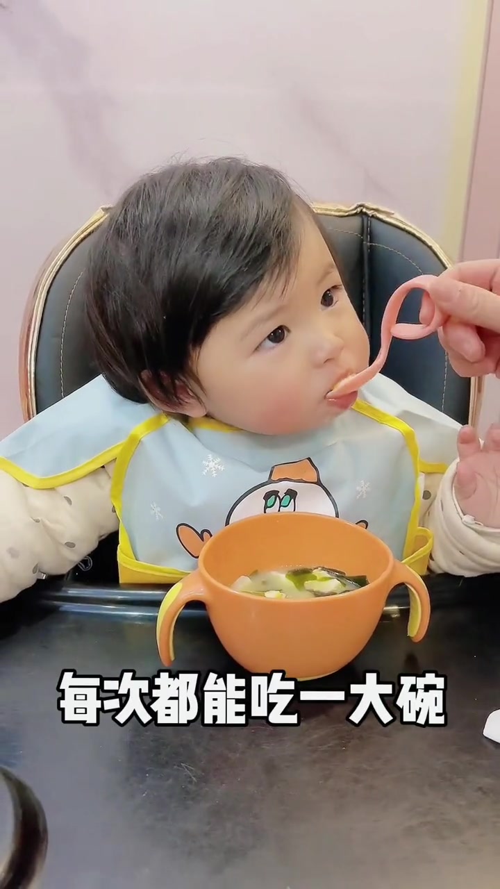 每周给宝宝喝两次裙带菜汤，汤鲜味美又营养，个头还能窜一窜