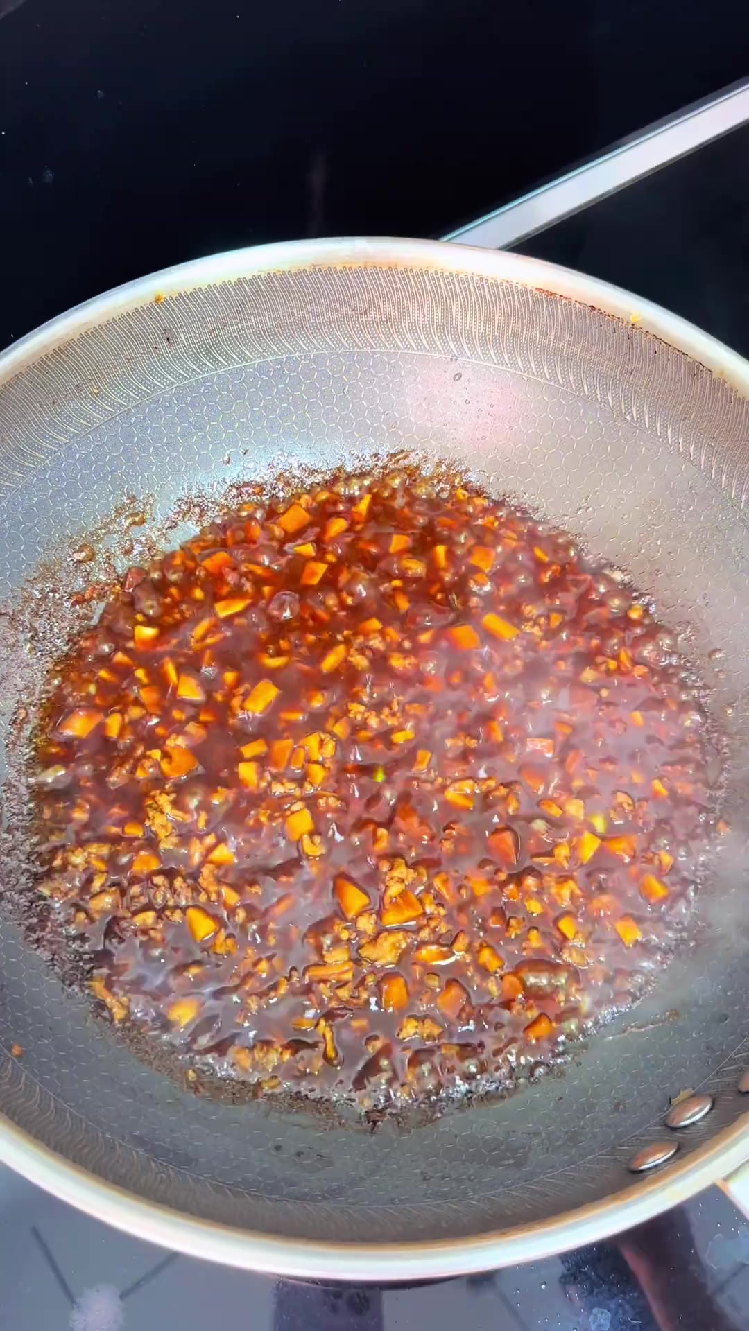 见面必吃之香菇肉酱拌面，筋道面条裹满香菇和肉沫