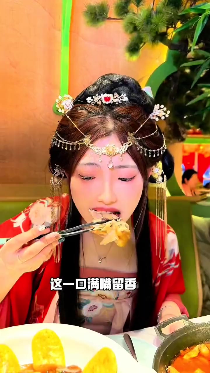 吃陕菜穿个汉服太有仪式感了！来长安一定要这样