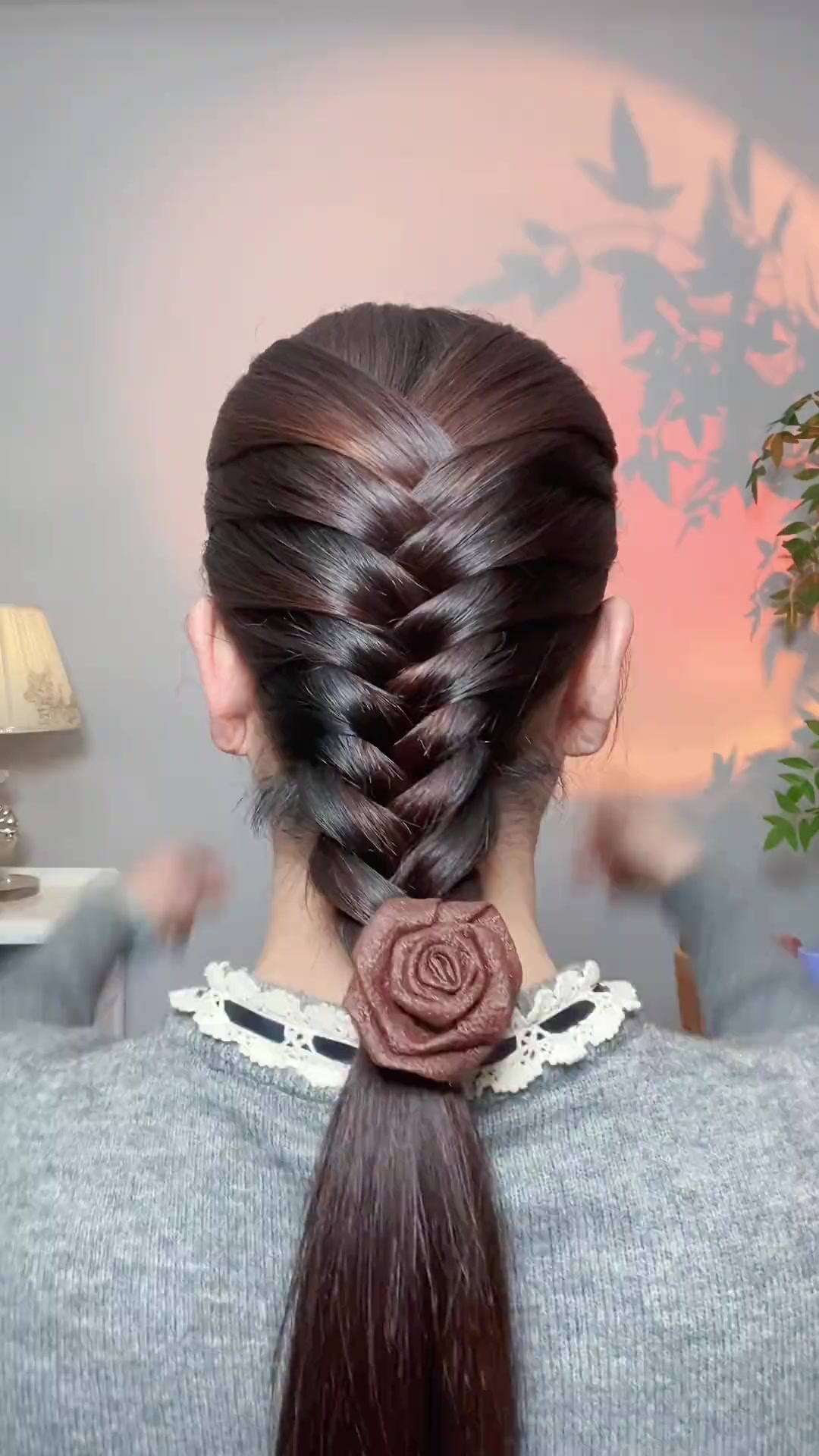 这么简单的一个手法教会你精致好看的鱼骨辫！快来快来试试吧！