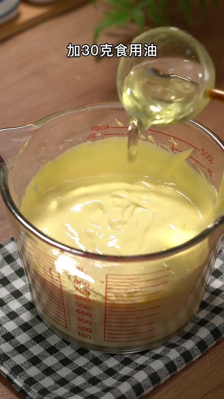 没想到用空气炸锅就能做出这么蓬松宣软的纸杯蛋