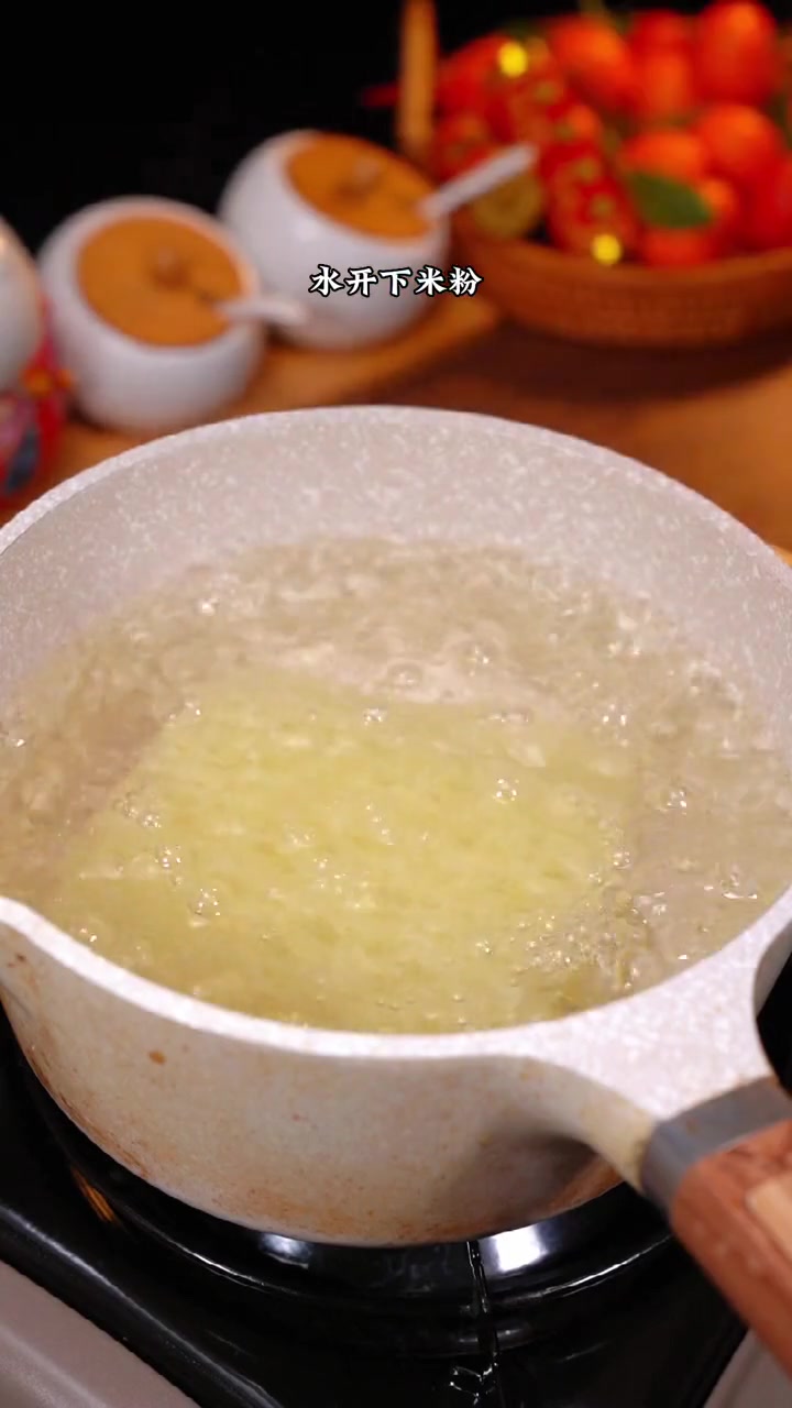 广东必吃的猪杂汤米粉