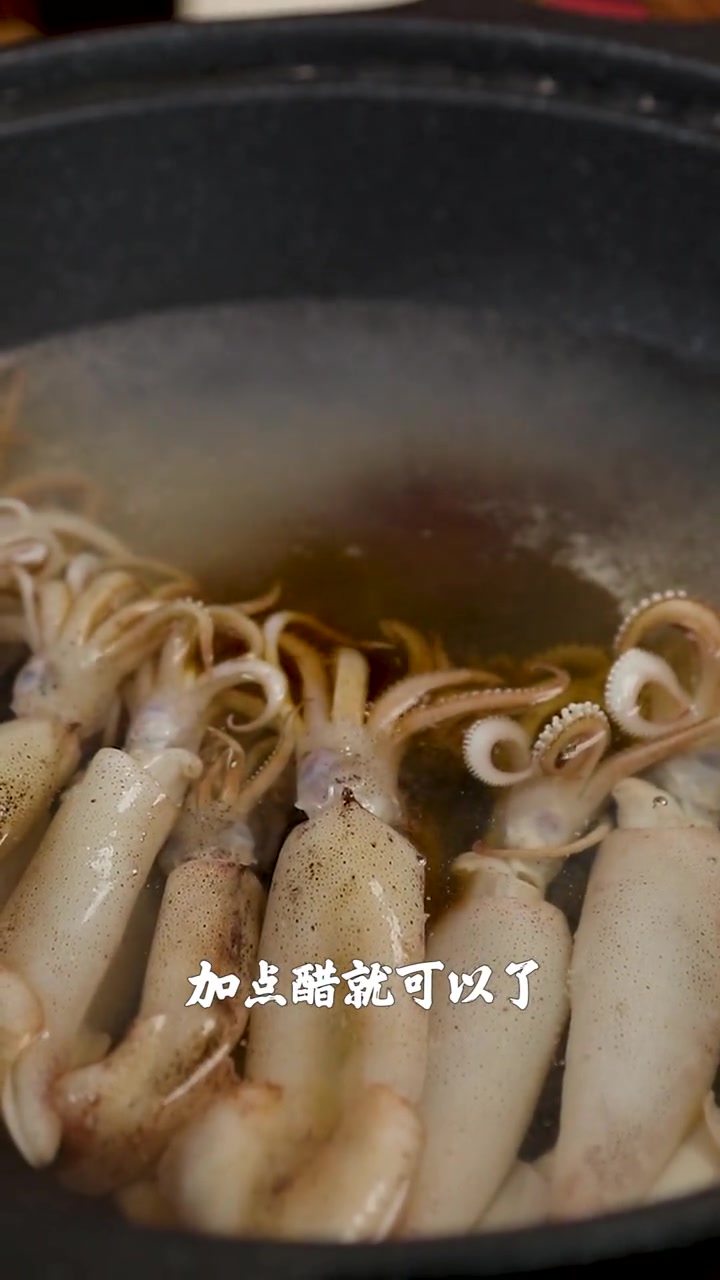 和笔管鱼搭配的菜，我感觉一定是韭菜！