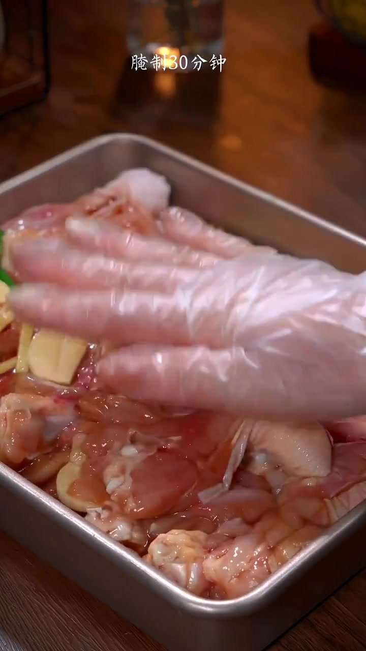 你家孩子如果想吃炸鸡腿，今天教你在家也能做出外酥里嫩的脆皮炸鸡腿