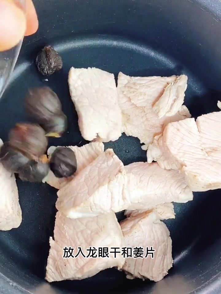 养生人群看过来，虫草瘦肉汤，口感清甜