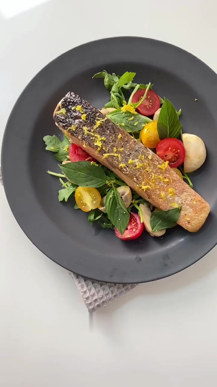 优质蛋白美食柠檬香煎三文鱼，外脆里嫩敲好吃