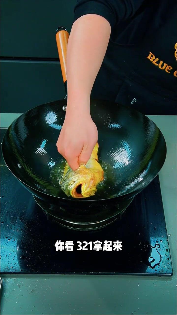 年年有鱼啦`新鲜的半野生大黄鱼用家烧的做法也能品味鲜美哦~