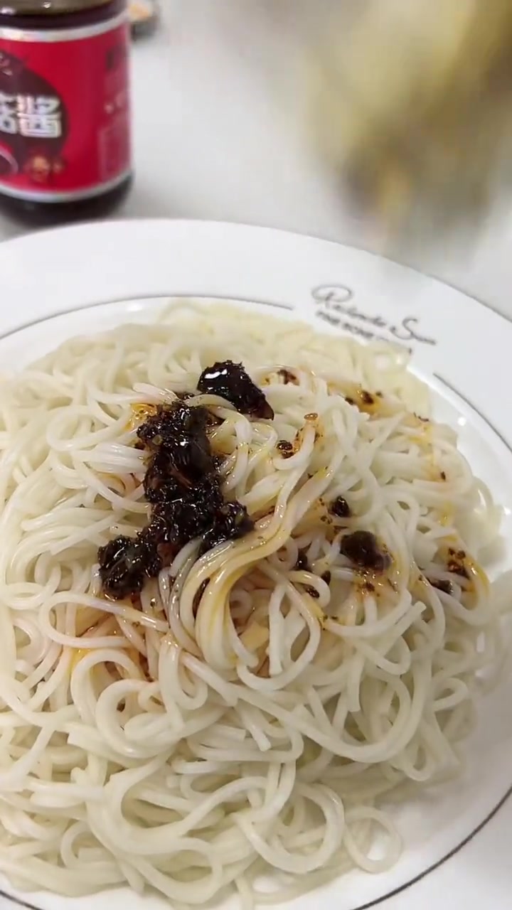 香菇酱拌面，简单方便又好吃